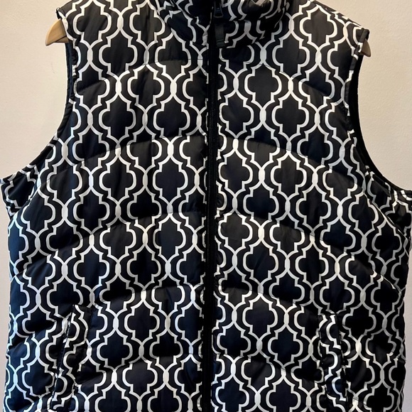 NWOT LANDS END puffer vest. Hypoallergenic. - Picture 6 of 6